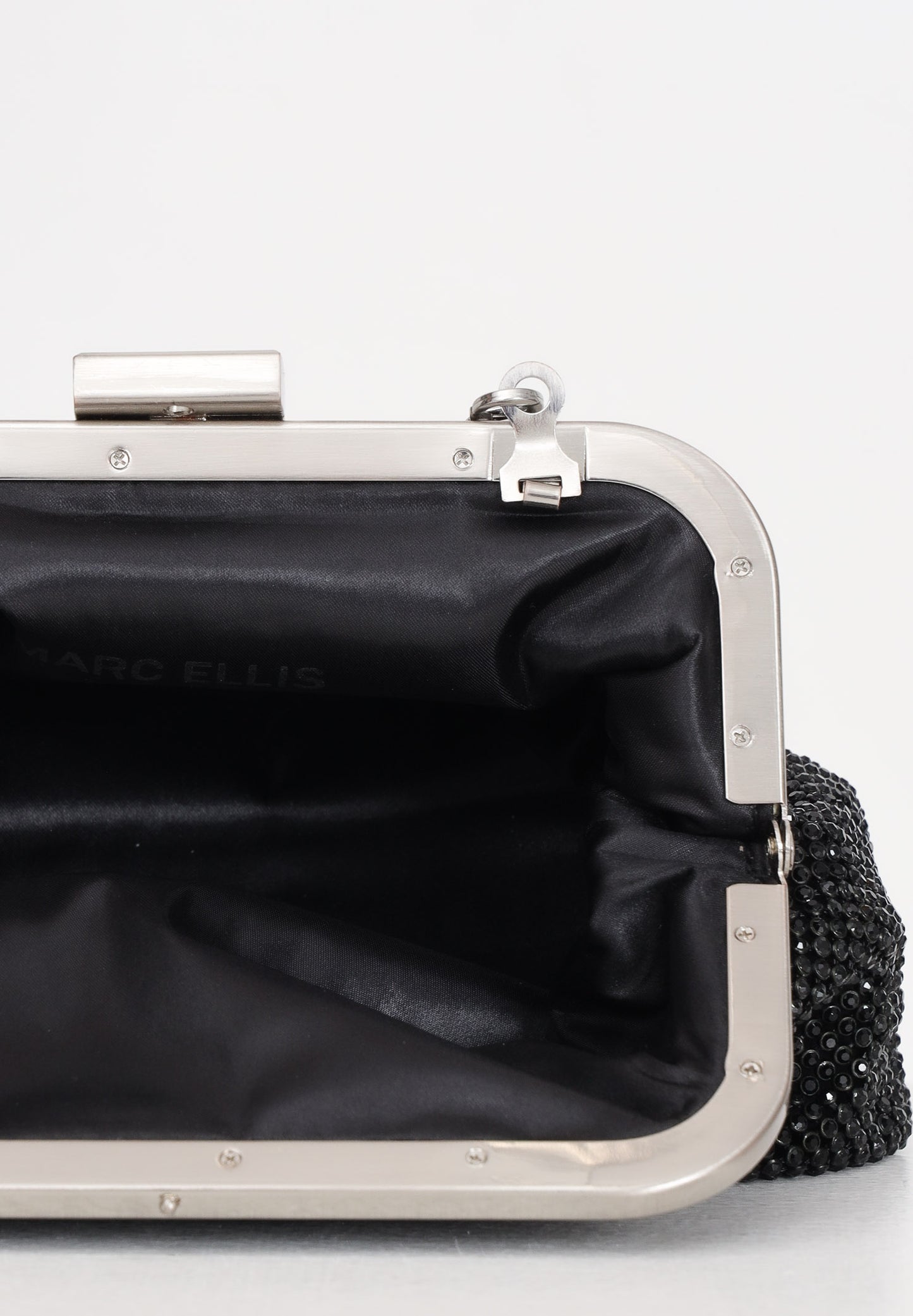BorsaMarc Ellis -