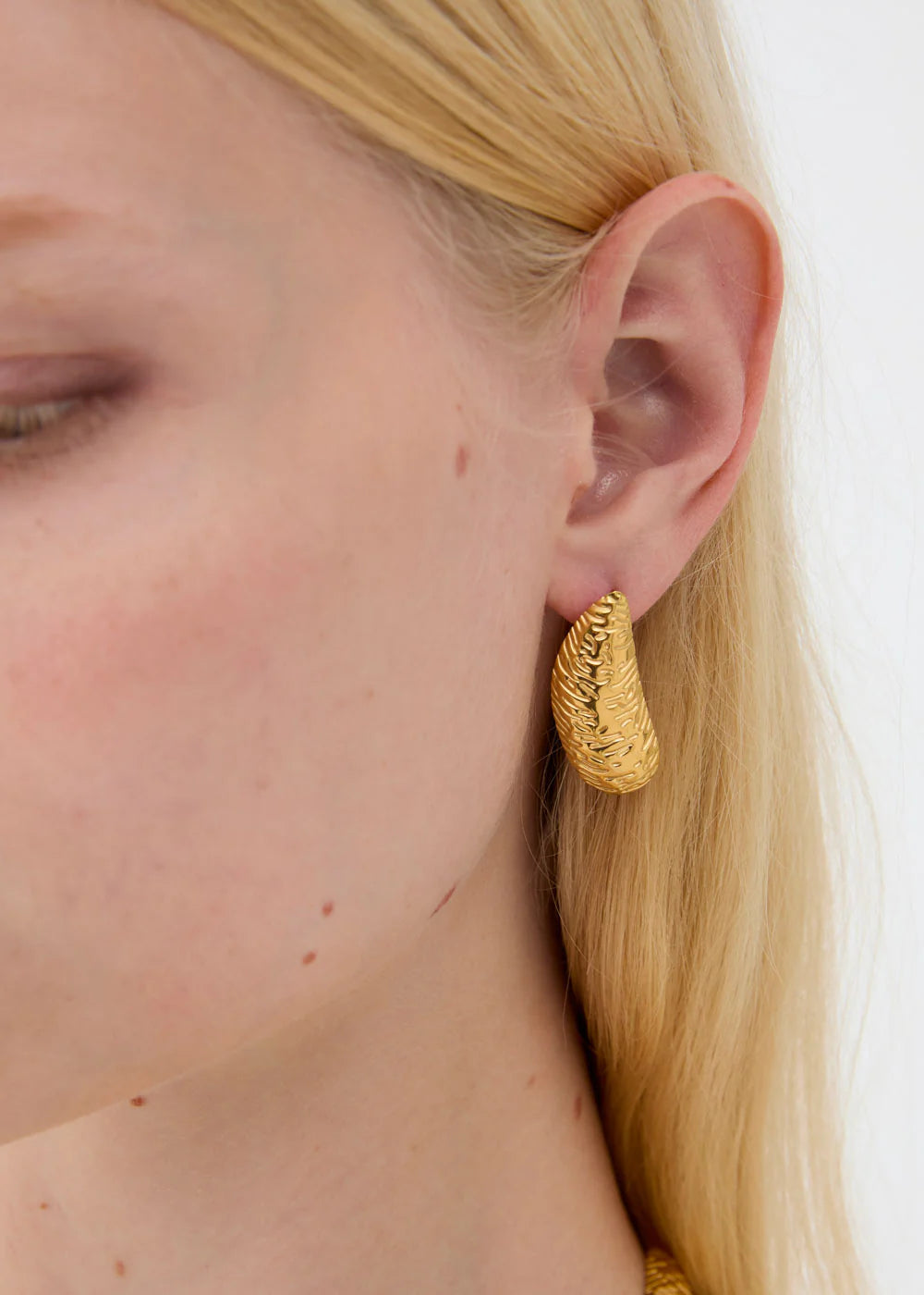 Nali - orecchini a lobo mussel lavorato