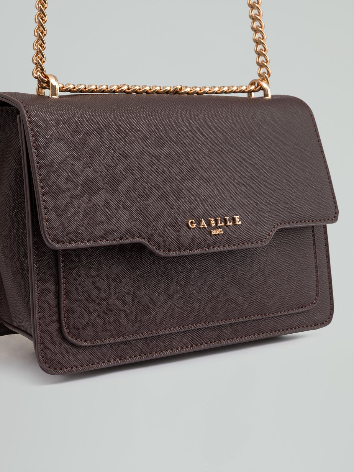Gaëlle -  Regular shoulder strap essential saffiano