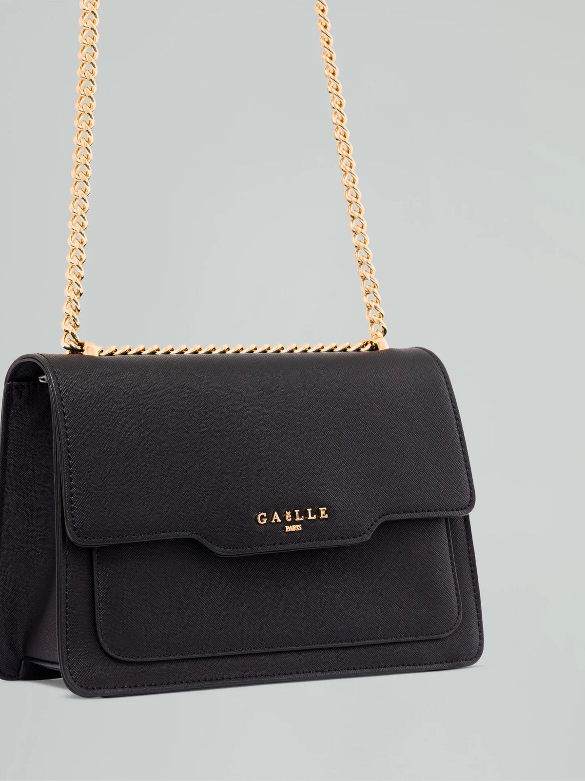 Gaëlle -  Regular shoulder strap essential saffiano